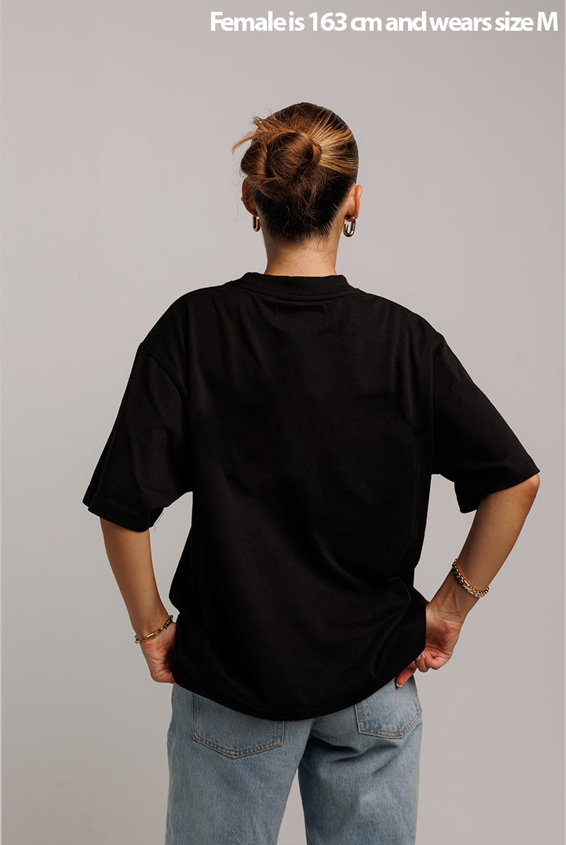 CAMISETA LEVI BOXY FIT NEGRO