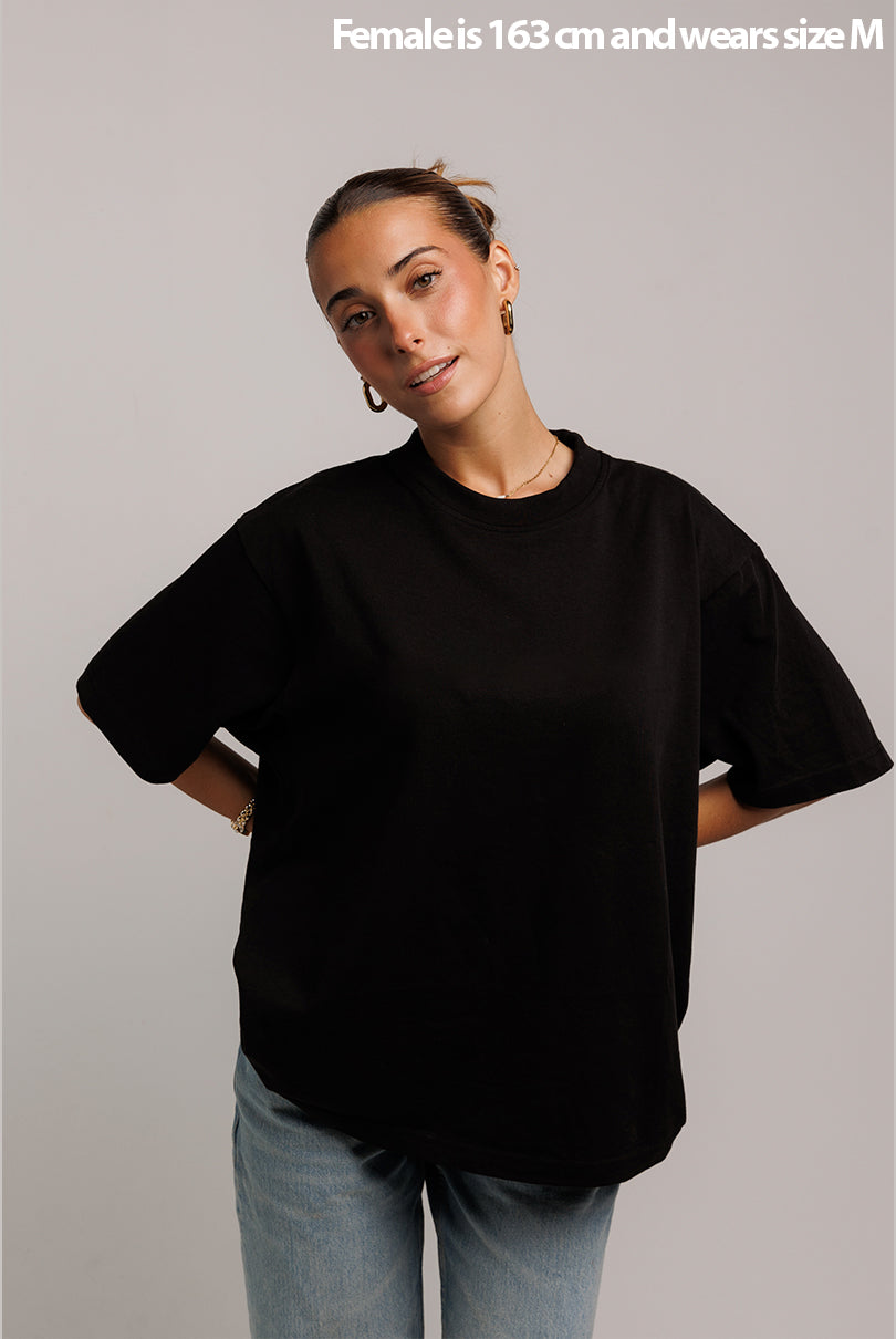 CAMISETA LEVI BOXY FIT NEGRO