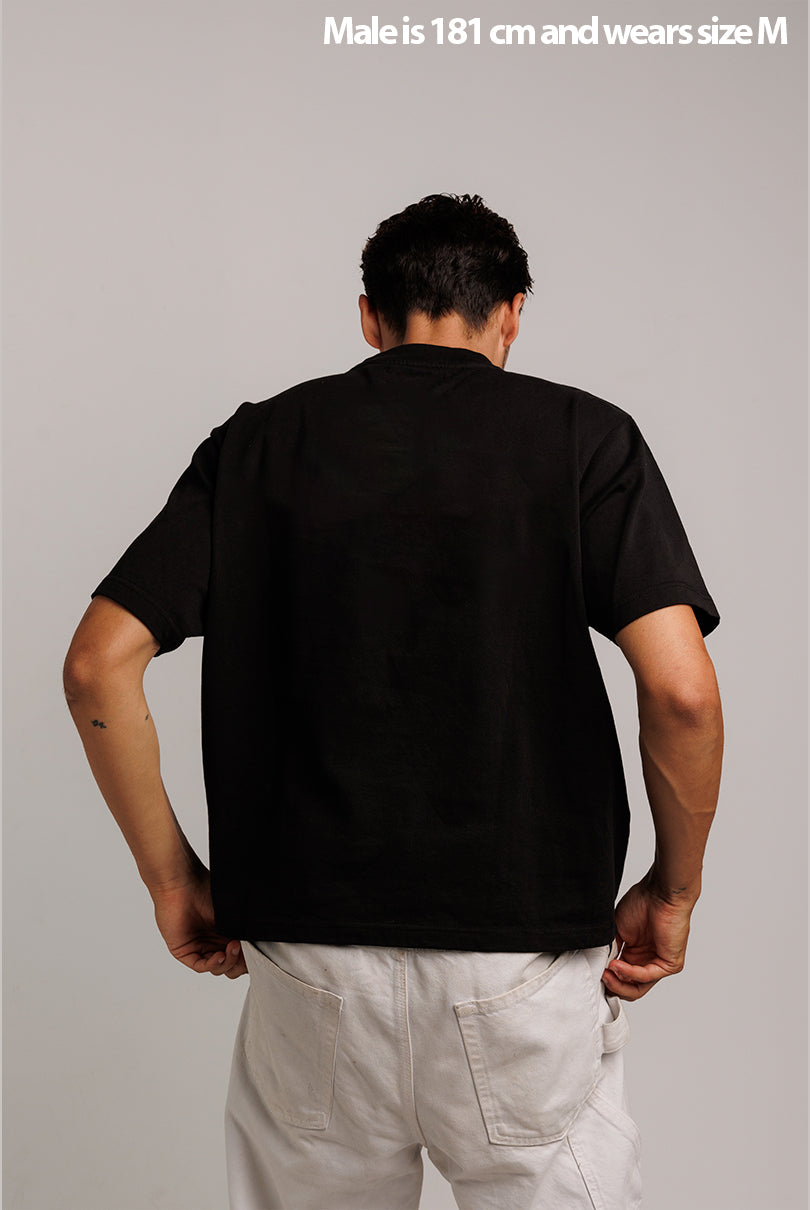 CAMISETA LEVI BOXY FIT NEGRO